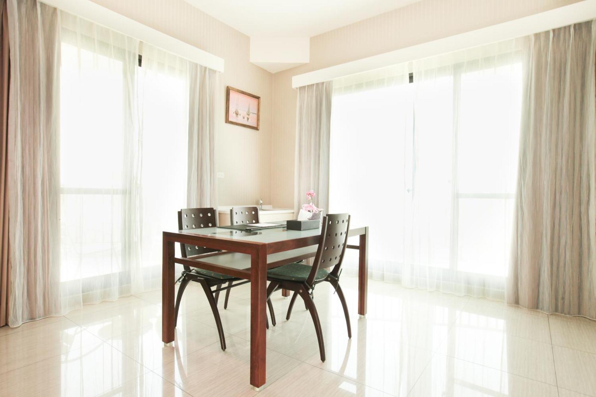 Larchotel Shanhua Room photo