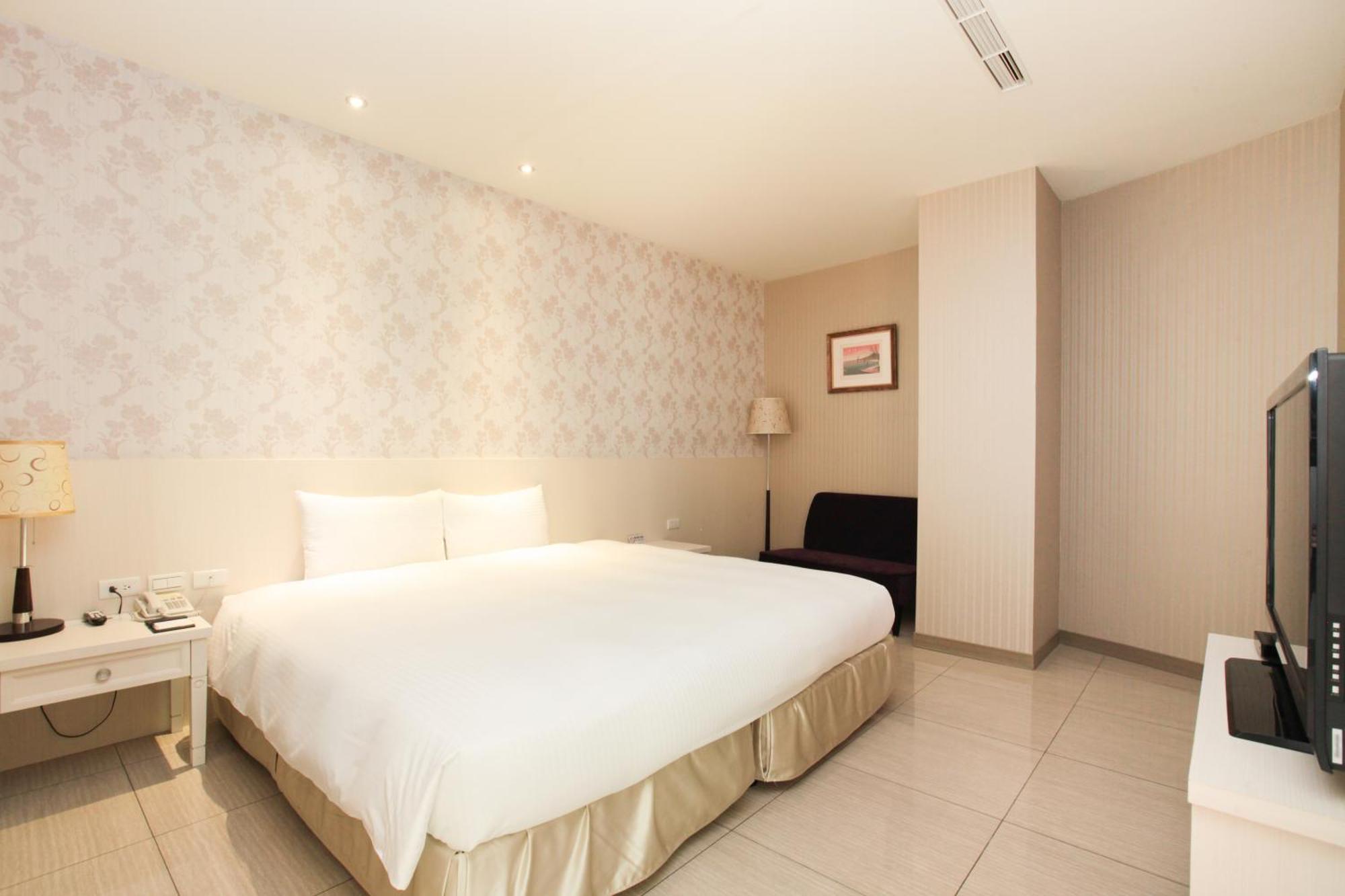 Larchotel Shanhua Room photo